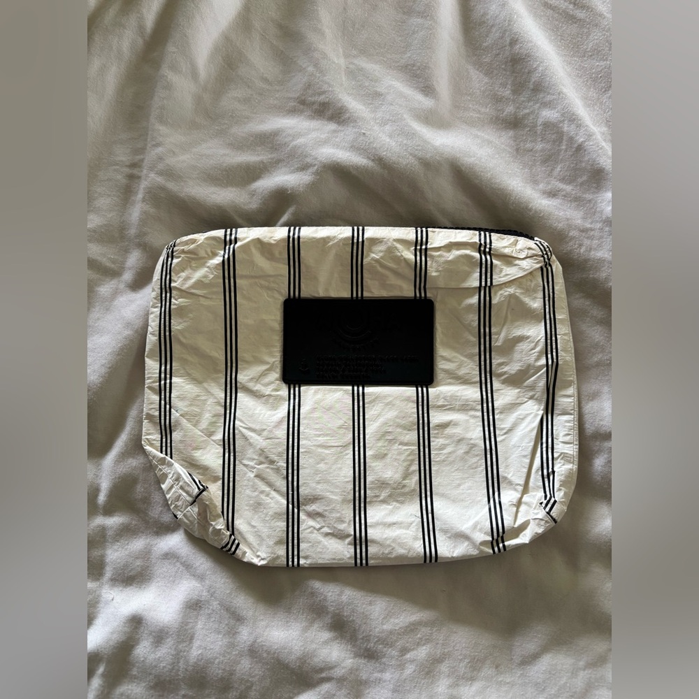 Aloha Collection Black and White Bag